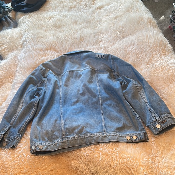 Like New! Madewell The Oversized Trucker Jean Jacket in Kelson Wash - Picture 7 of 9